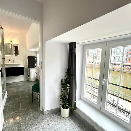 In The Gate Of Chlebnicka - View Of Motlawa Apartment Danzig