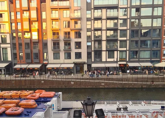 In The Gate Of Chlebnicka - View Of Motlawa גדנסק