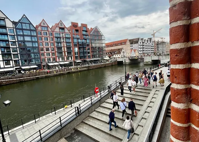 In The Gate Of Chlebnicka - View Of Motlawa * גדנסק