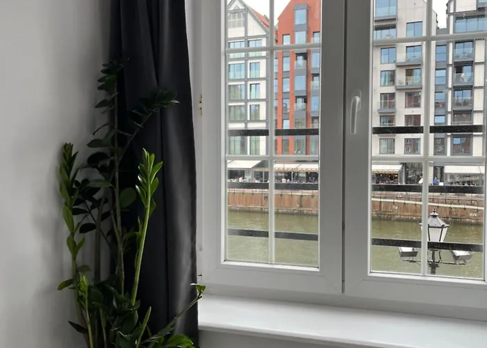 In The Gate Of Chlebnicka - View Of Motlawa * גדנסק