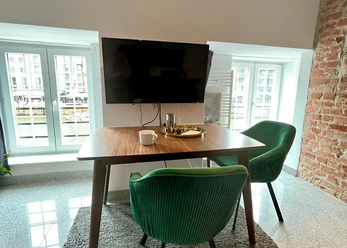 In The Gate Of Chlebnicka - View Of Motlawa * גדנסק